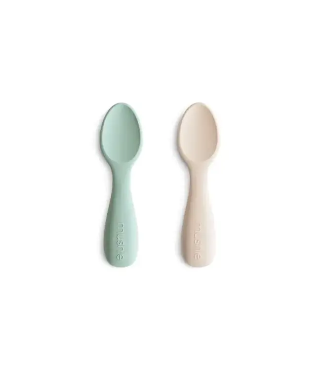 Mushie Mushie - Toddler starter spoon Cambridge Blue / Shifting Sand