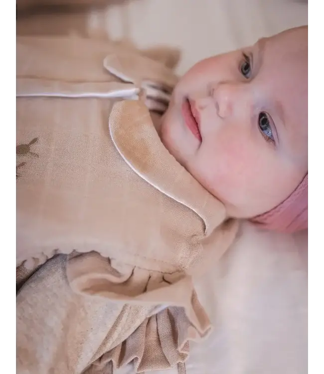 Poetree kids - Tetra slaapzak Light Camel shoulder ruffle 90cm