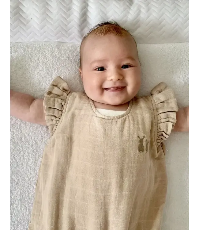 Poetree kids - Tetra slaapzak Light Camel shoulder ruffle 90cm