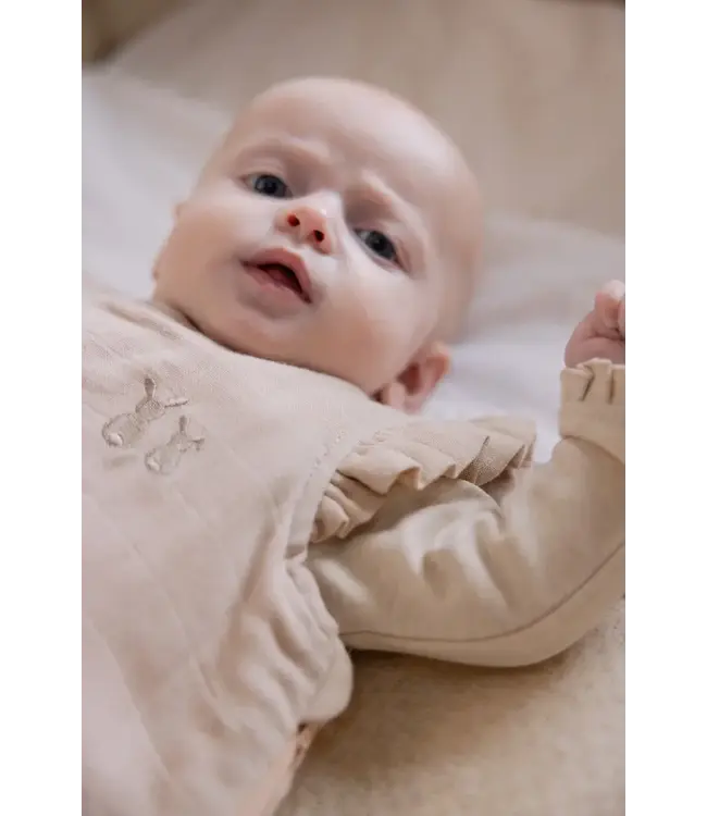 Poetree kids - Tetra slaapzak Light Camel shoulder ruffle -65cm