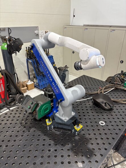 Ready Cobot Station: Flexibel, komplett und bereit für jede Aufgabe | GoFa 10 - Copy