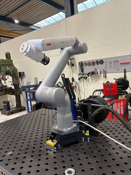 Ready Cobot Station: Flexibel, komplett und bereit für jede Aufgabe | GoFa 10 - Copy