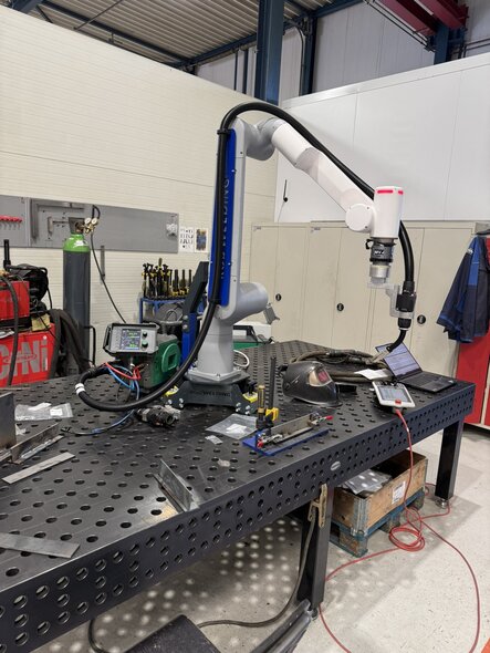 Ready Cobot Station: Flexibel, komplett und bereit für jede Aufgabe | GoFa 10 - Copy