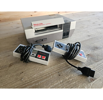 Nintendo NES - Nintendo Console (Refurbished)