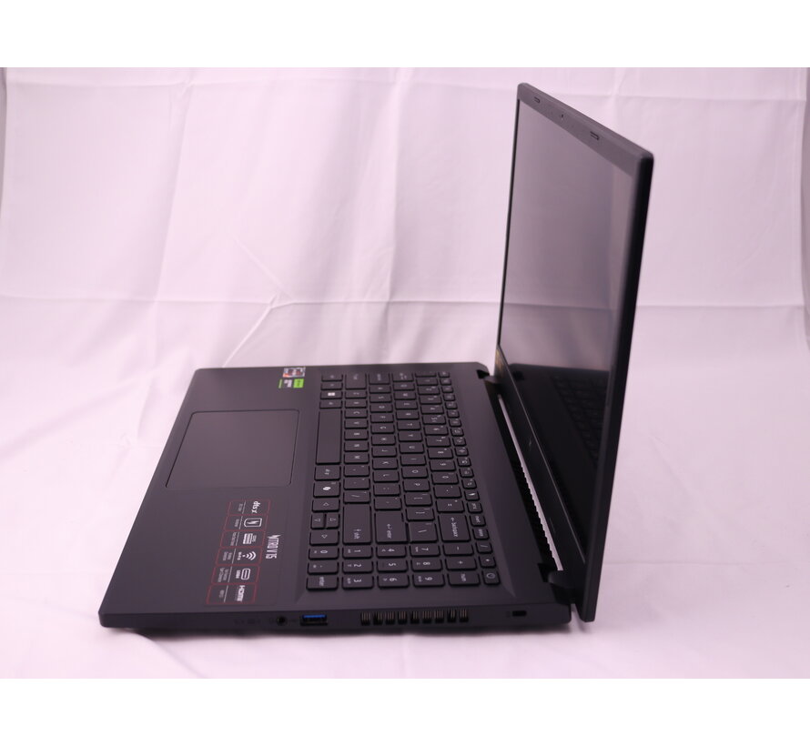 Nitro V 15 ANV15-41-R2X8 + Nitro Wireless Controller