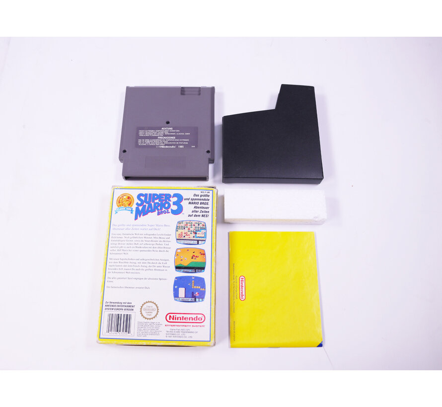 NES - Super Mario Bros 3 - Boxed CIB