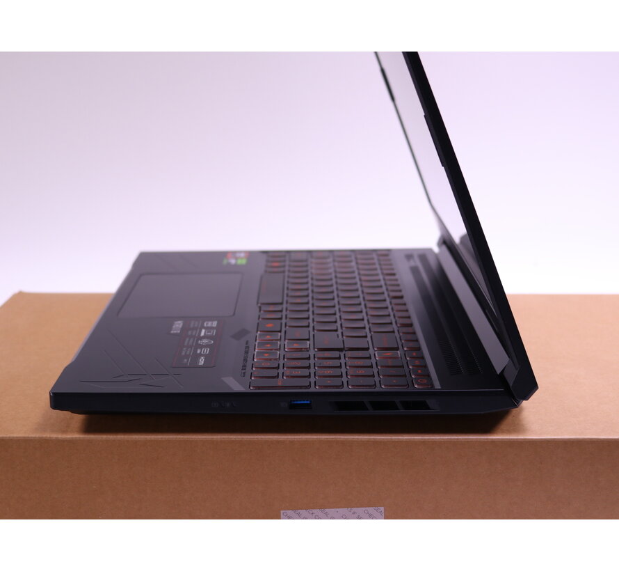 Nitro V 16 ANV16-41-R8FA