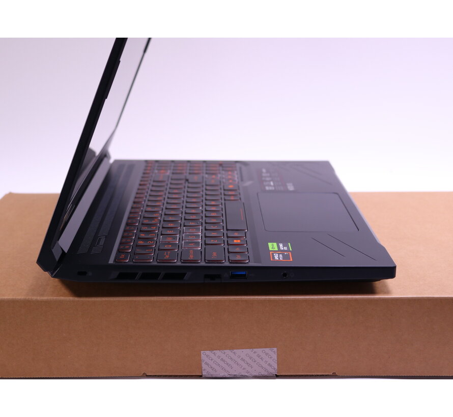 Nitro V 16 ANV16-41-R8FA