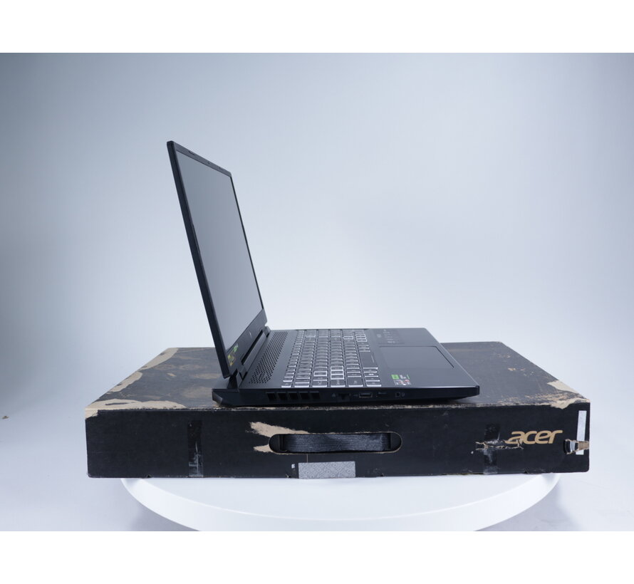 Nitro 16 AN16-41-R8NQ