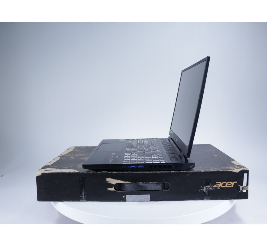 Nitro 16 AN16-41-R8NQ