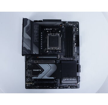 Gigabyte X670 GAMING X AX