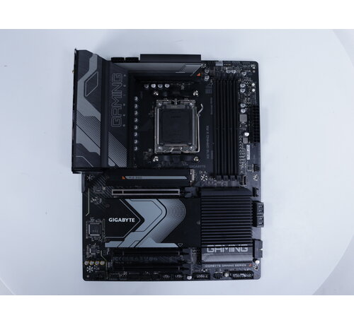Gigabyte X670 GAMING X AX