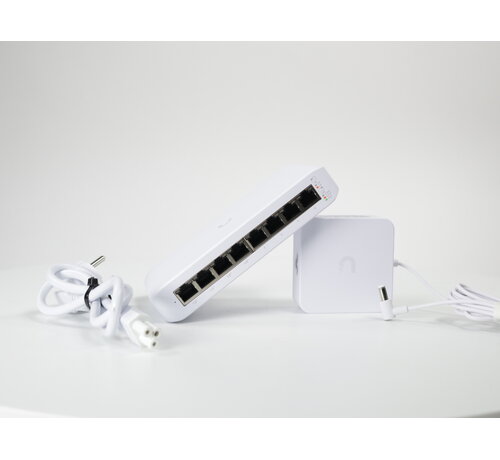 Ubiquiti UniFi Switch Lite 8 PoE [2]