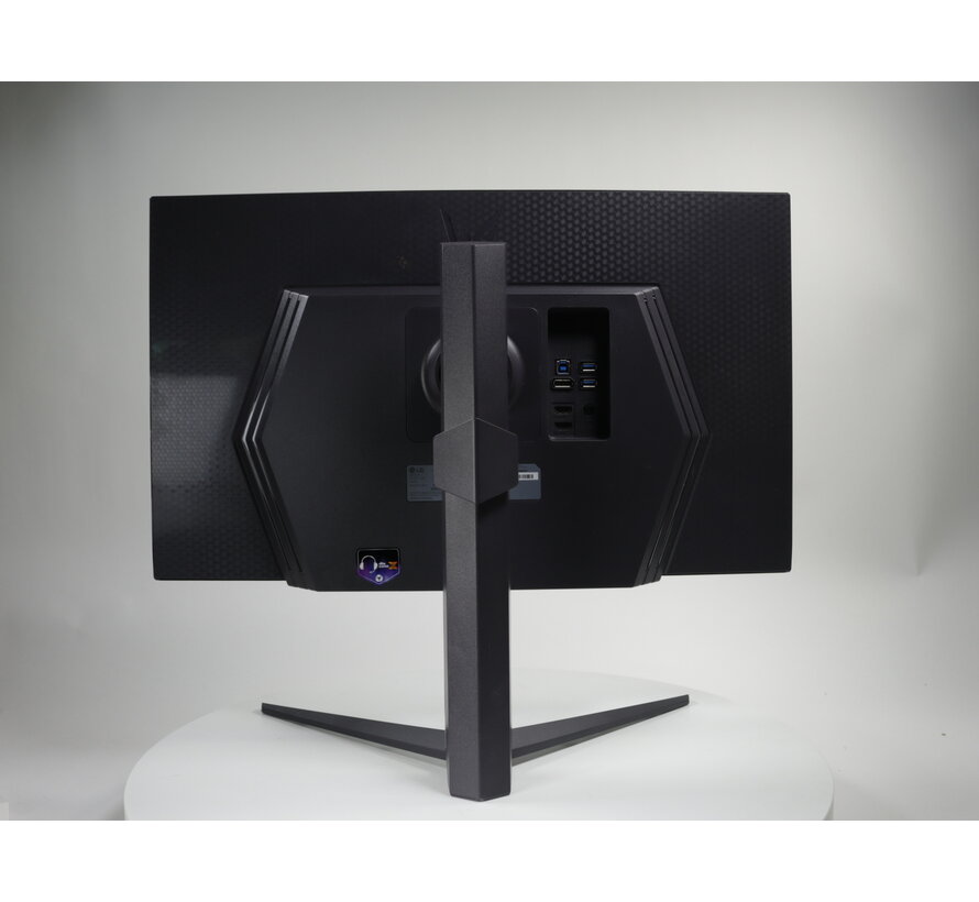 UltraGear 27GR93U-B 27" 4K 144Hz IPS monitor