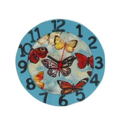 Klok met houten frame en uurwerk