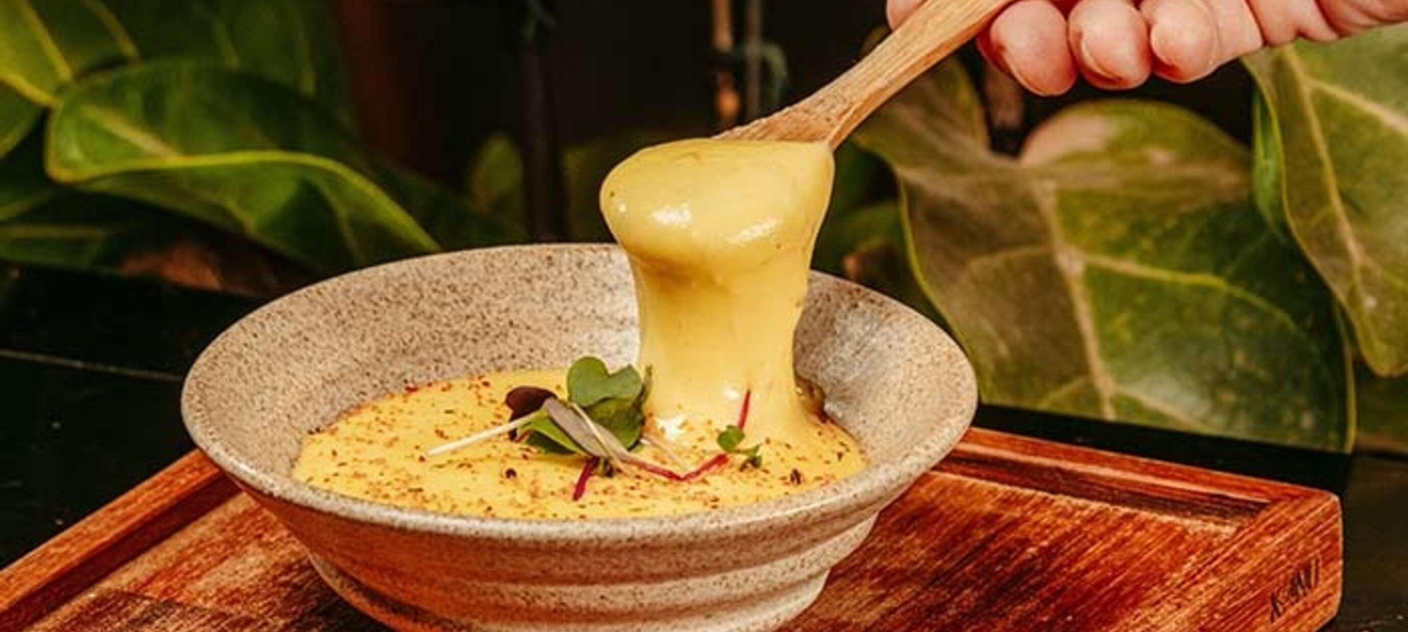 Zo maak je smaakvolle Hollandse kaasfondue met bier(kaas)
