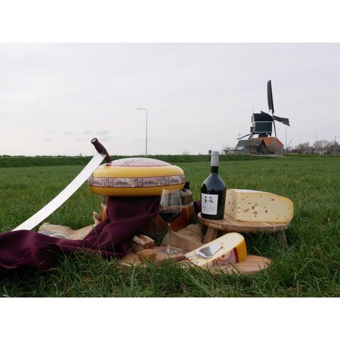 Kaas & Borrelz Bon Repas Käse mit Löchern  Ganze Käse