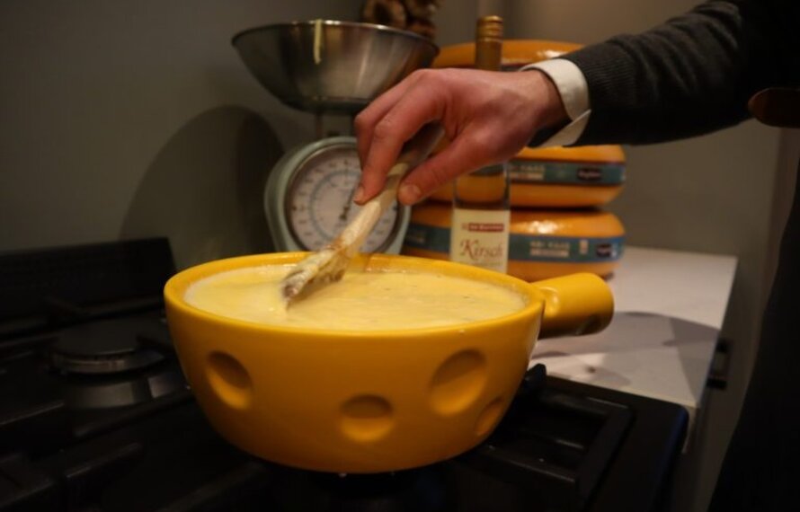 Hoe maak je kaasfondue? Klik hier en ontdek het lekkerste kaasfondue recept met Weydeland kaas
