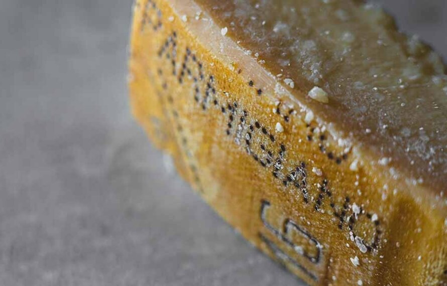 Hoe Parmezaanse kaas wordt gemaakt: van melk tot smaakvolle Parmigiano Reggiano