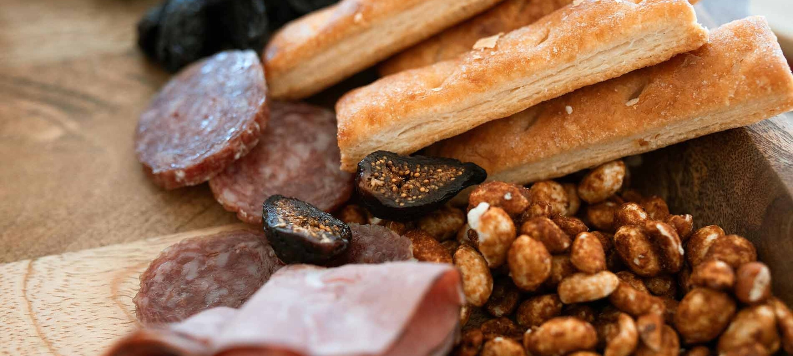 Borrelplank ideehapjes waar je gasten blij van worden