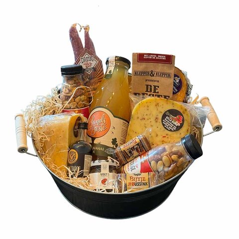 Kaas & Borrelz Umfangreiches Getränkegeschenk in einem robusten Zinkbehälter