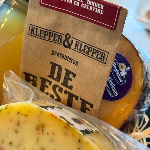 Kaas & Borrelz Gezellig en duurzaam borrelpakket voor een gegarandeerd gezellige avond