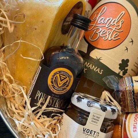 Kaas & Borrelz Exlusive food gift in a durable zinc container