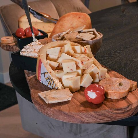 Kaas & Borrelz Fire Board XL – Extra large snack board with three spicy cheeses, cream-filled peppers, and delicious snacks for the ultimate tasting experience