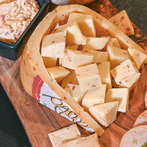 Kaas & Borrelz Fire Board XL – Extra large snack board with three spicy cheeses, cream-filled peppers, and delicious snacks for the ultimate tasting experience