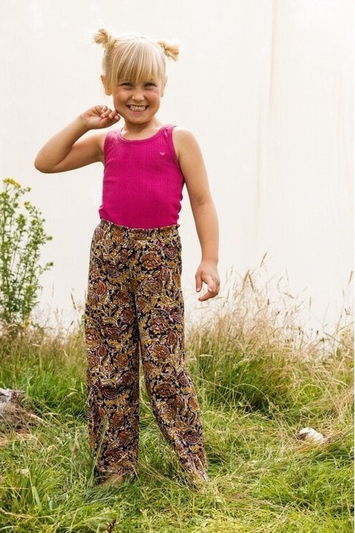 Vrolijke bloemenprint hippe kinderkleding