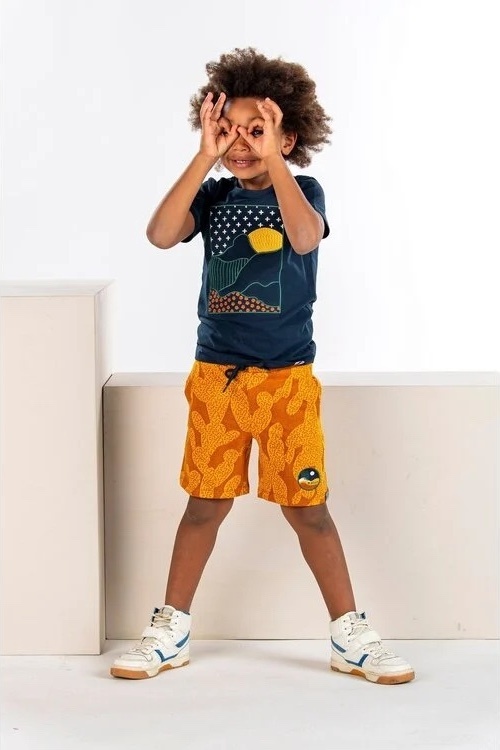 Combinatie hippe kinderkleding met prints