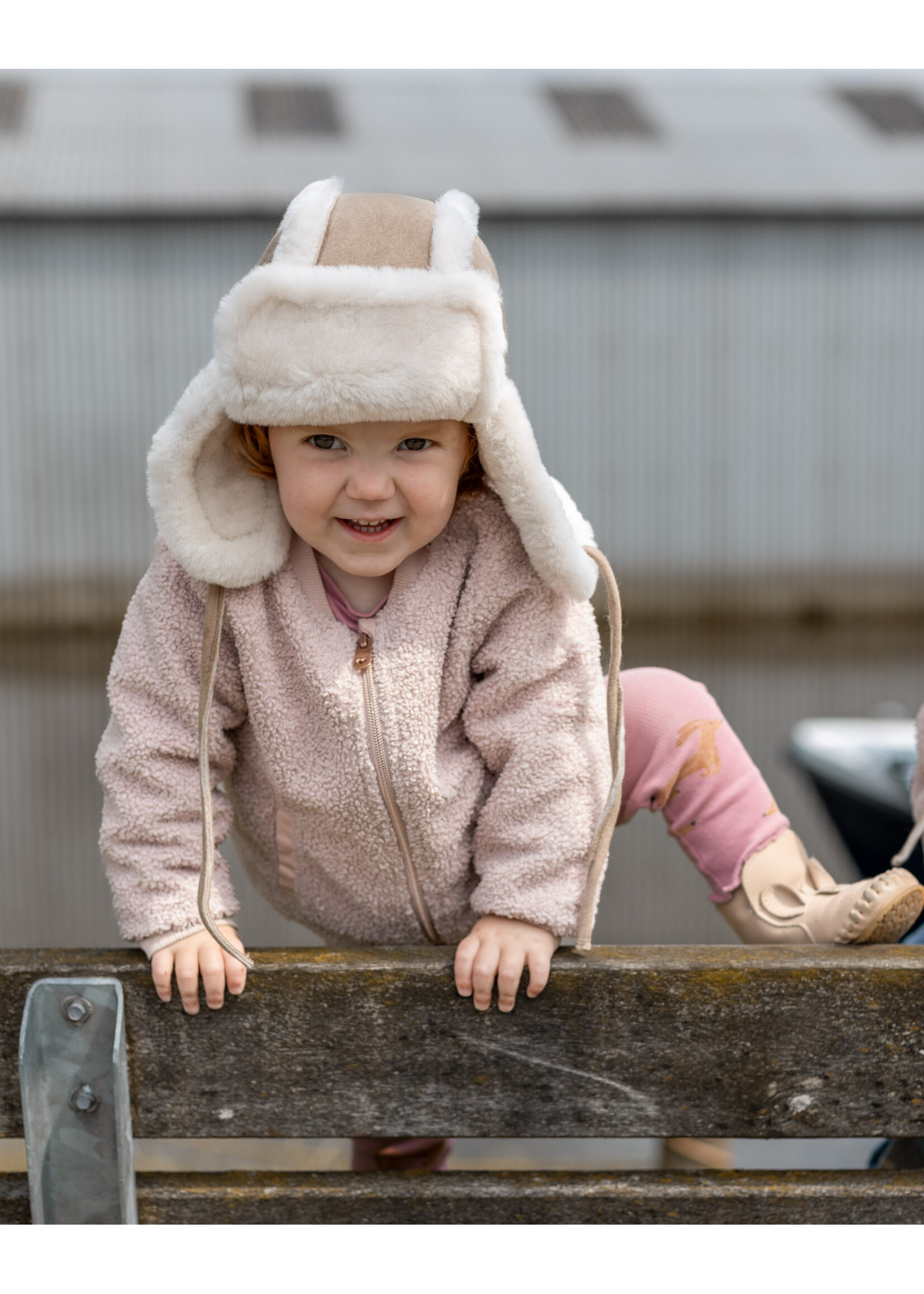 Van Buren sinds 1861 Sheepskin baby & children's hat - Taupe