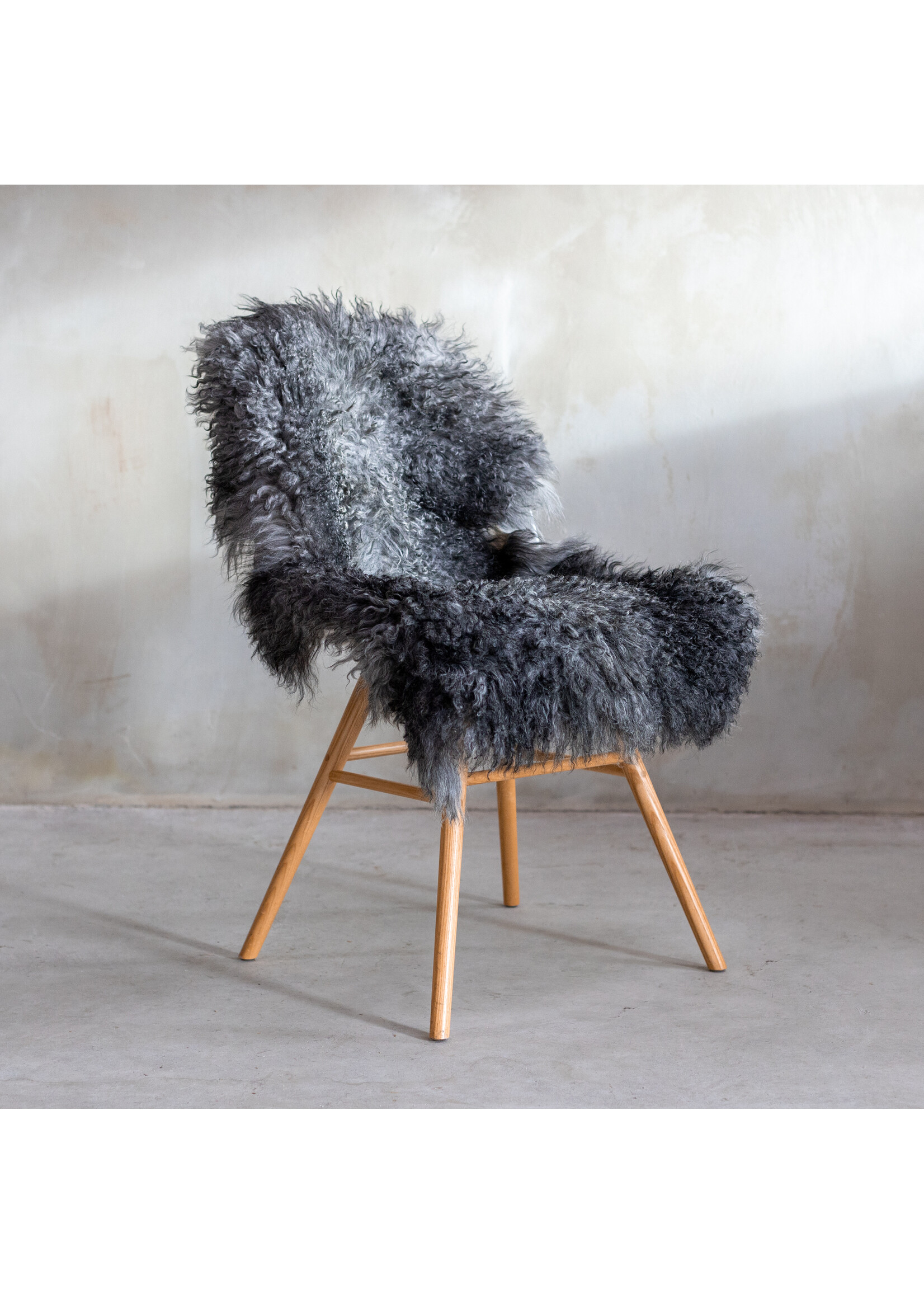 Van Buren sinds 1861 Tibetan Sheepskin with natural gray colors