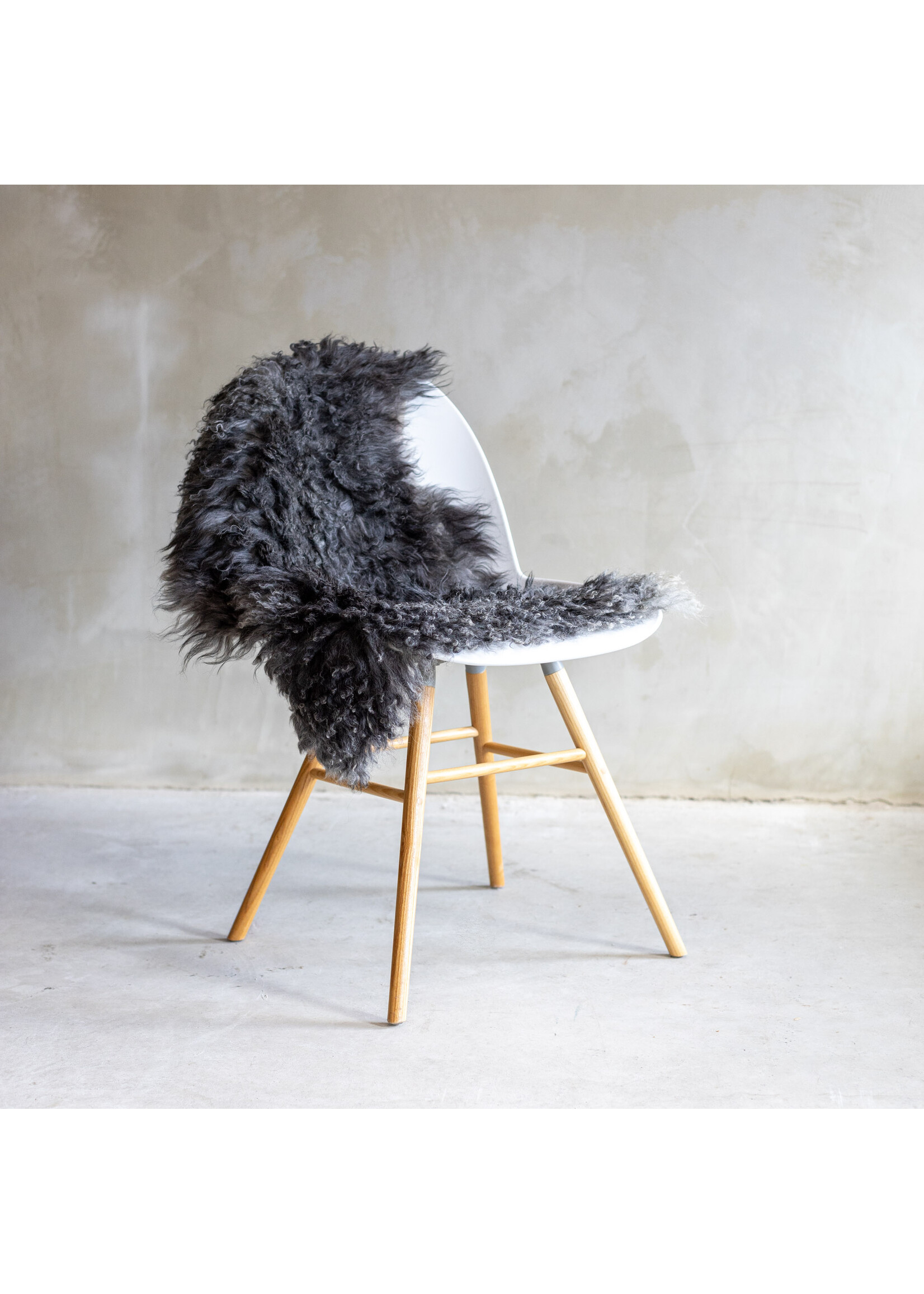 Van Buren sinds 1861 Tibetan Sheepskin with natural gray colors