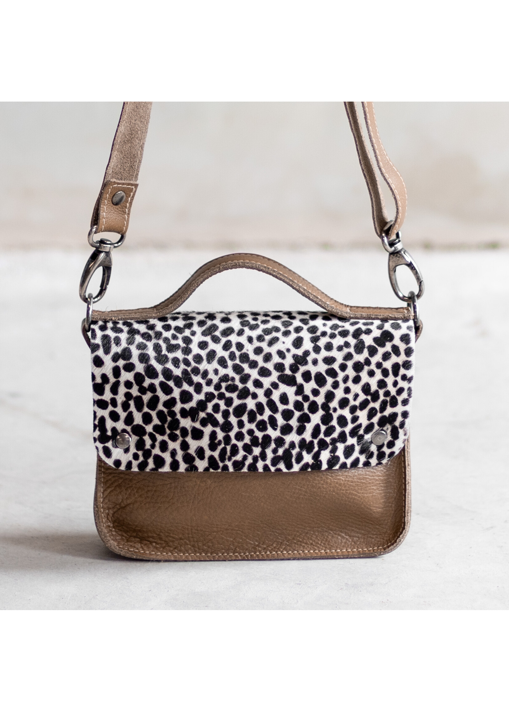 Van Buren sinds 1861 Schoudertas Maren van Zand Leder met mini-Dalmatiër Print Koeienhuid Klep