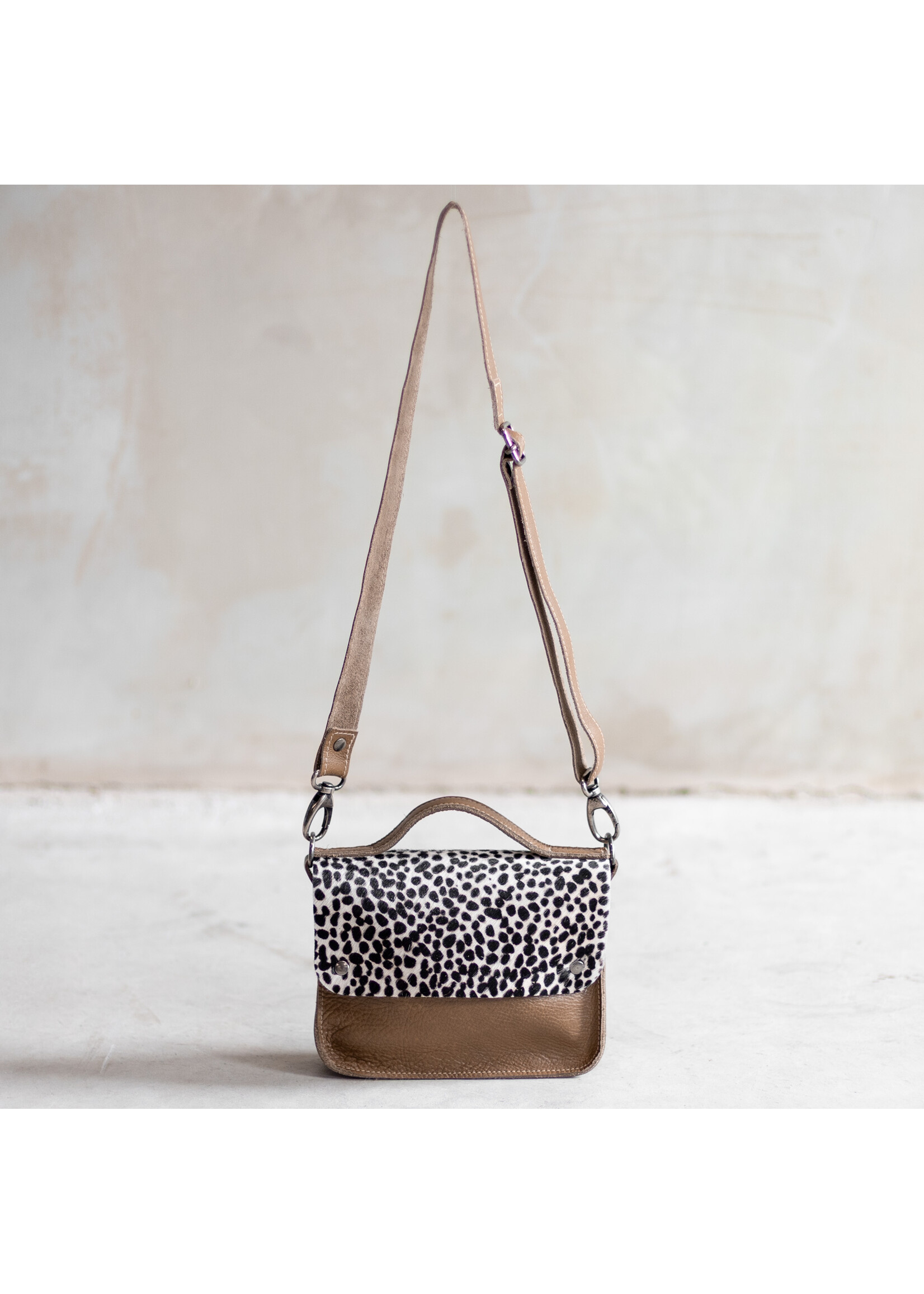 Van Buren sinds 1861 Schoudertas Maren van Zand Leder met mini-Dalmatiër Print Koeienhuid Klep