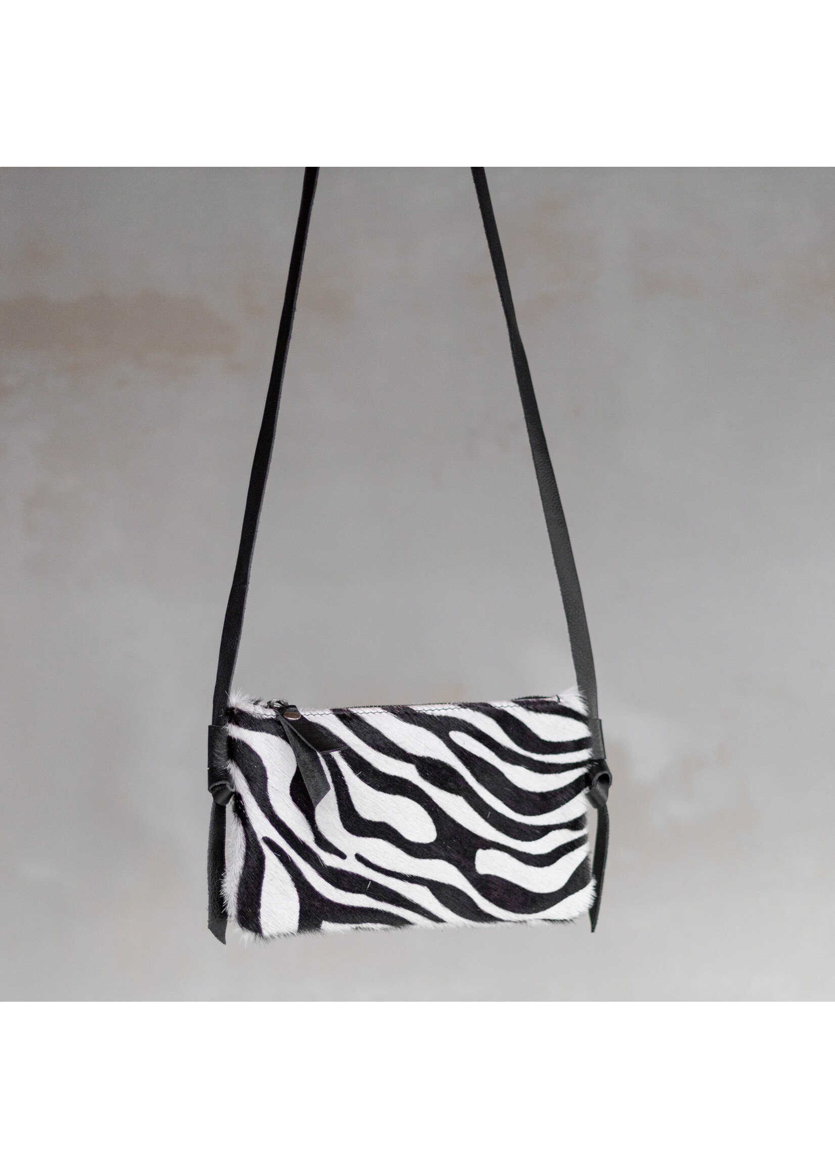 Van Buren sinds 1861 Crossbody van Zebra Print Koeienhuid met Zwart Lederen Polsband