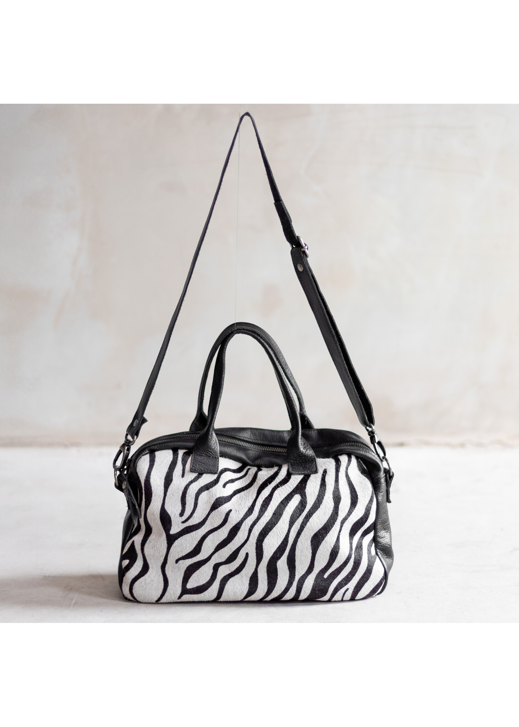 Van Buren sinds 1861 Schoudertas Milou van Zwart Leder en Zebra Print Koeienhuid