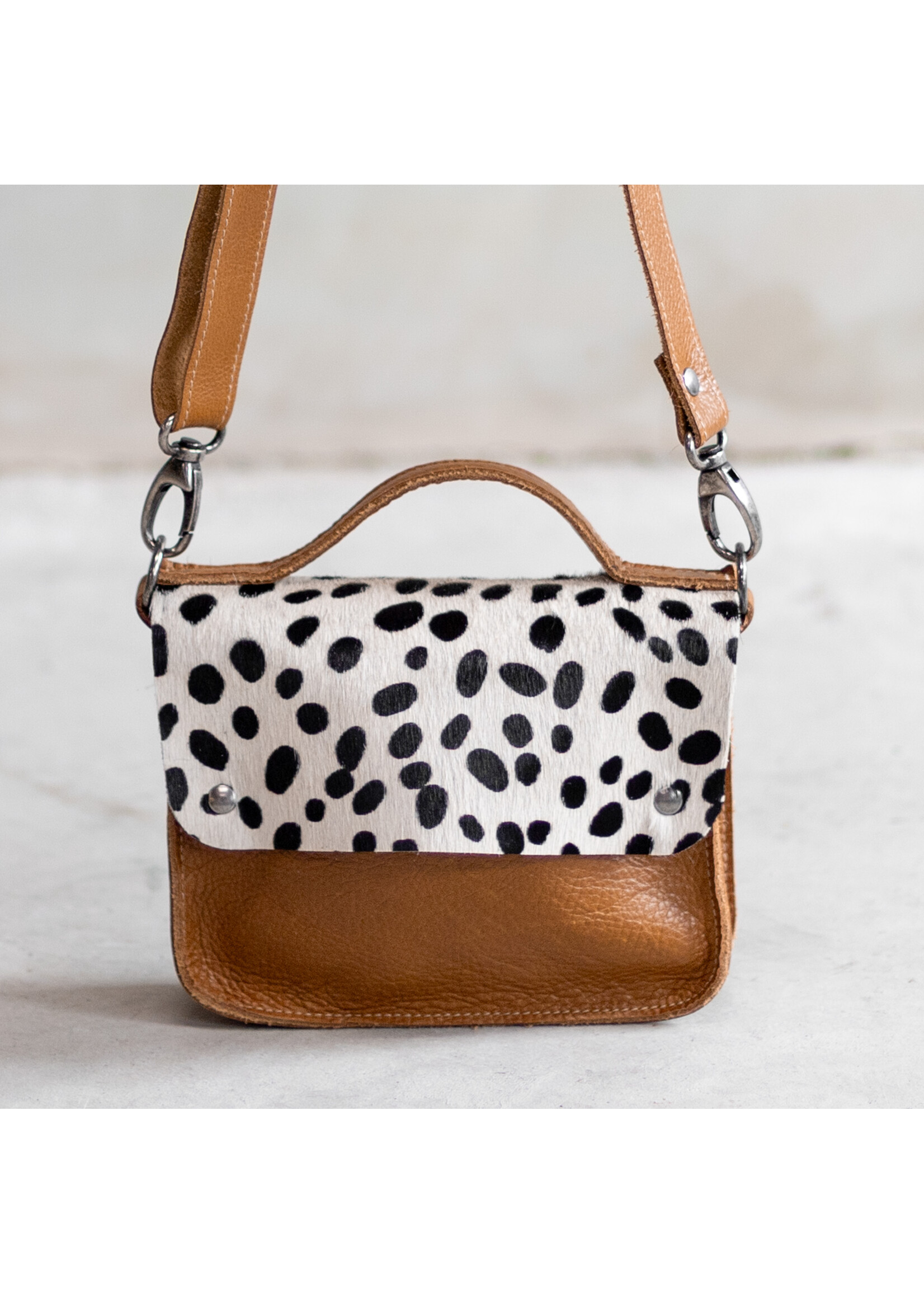 Van Buren sinds 1861 Schoudertas Maren van Cognac Leder met Dalmatiër Print Koeienhuid Klep