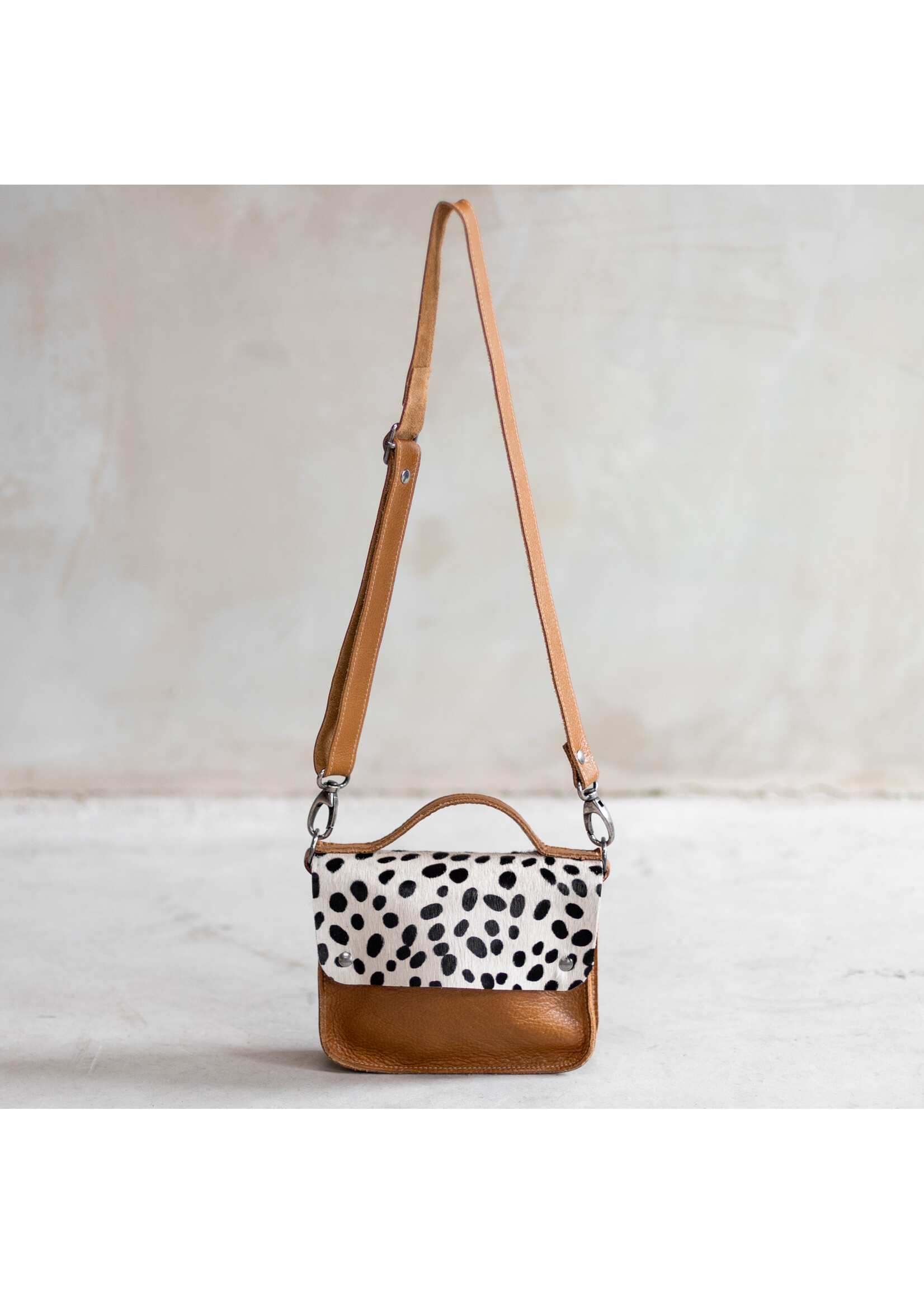 Van Buren sinds 1861 Schoudertas Maren van Cognac Leder met Dalmatiër Print Koeienhuid Klep