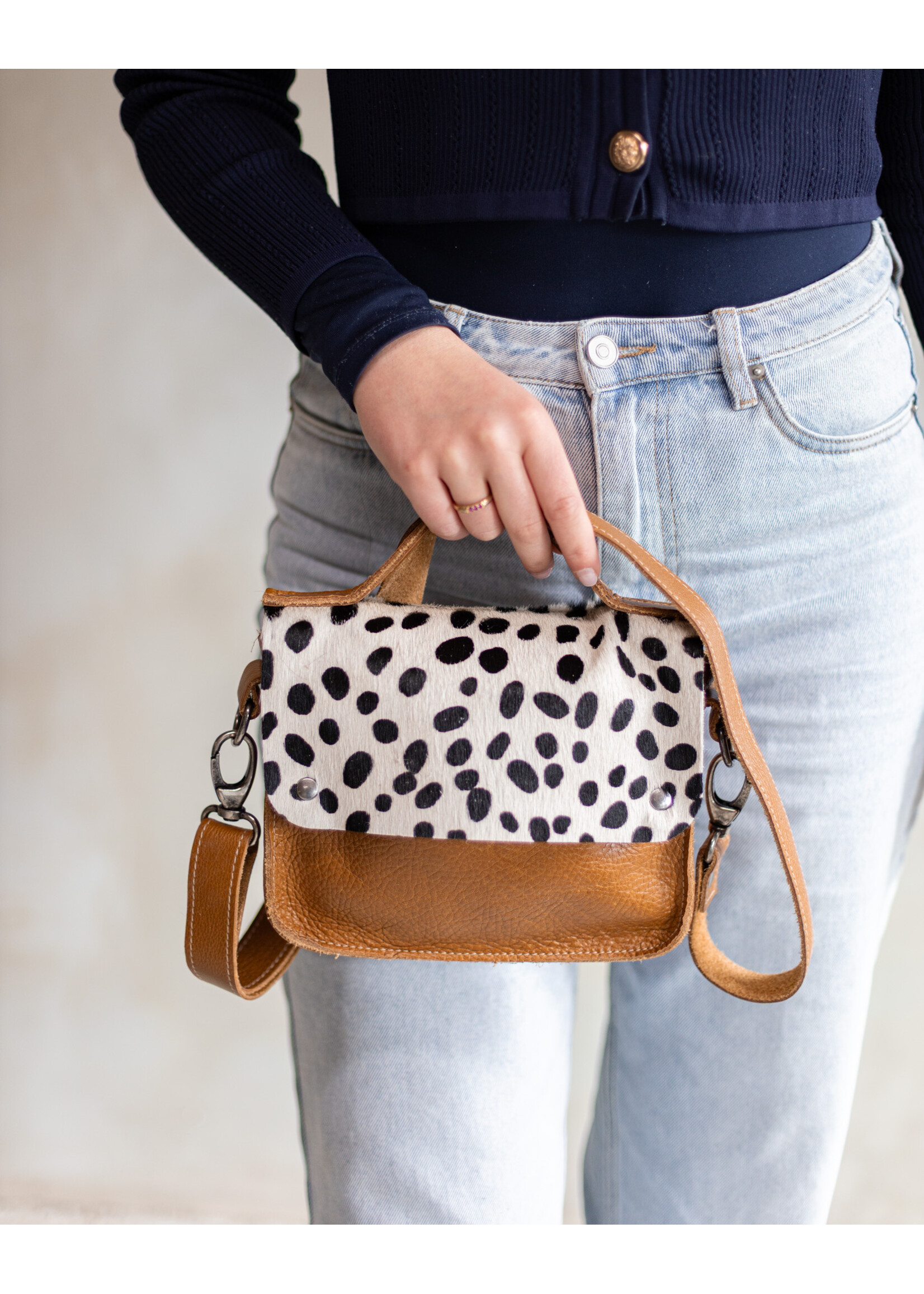 Van Buren sinds 1861 Schoudertas Maren van Cognac Leder met Dalmatiër Print Koeienhuid Klep