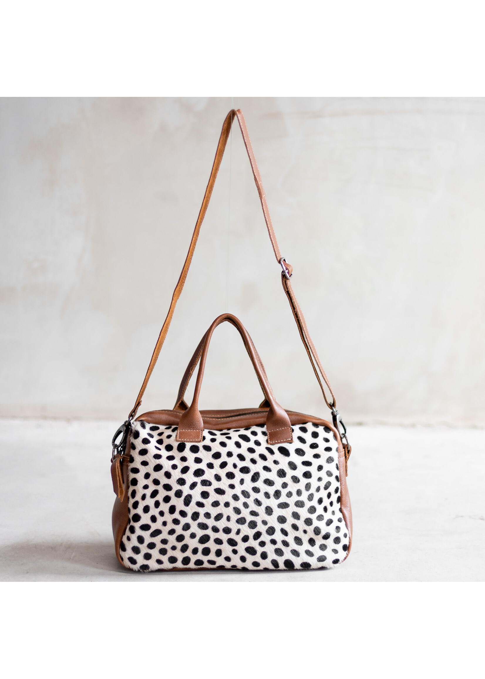 Van Buren sinds 1861 Schoudertas Milou van Cognac Leder en Dalmatiër Print Koeienhuid