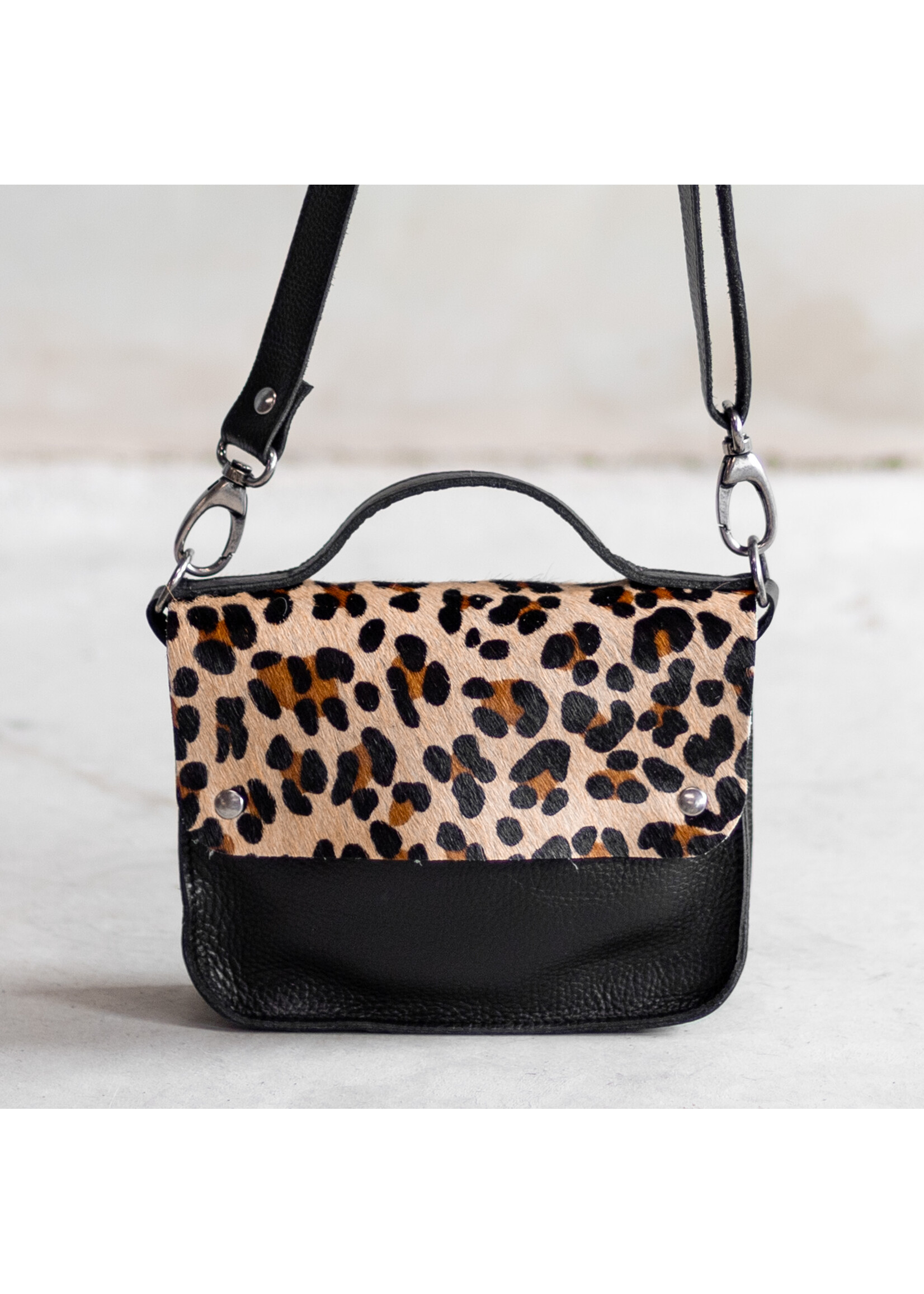 Van Buren sinds 1861 Schoudertas Maren van Zwart Leder met Panter Print Koeienhuid Klep