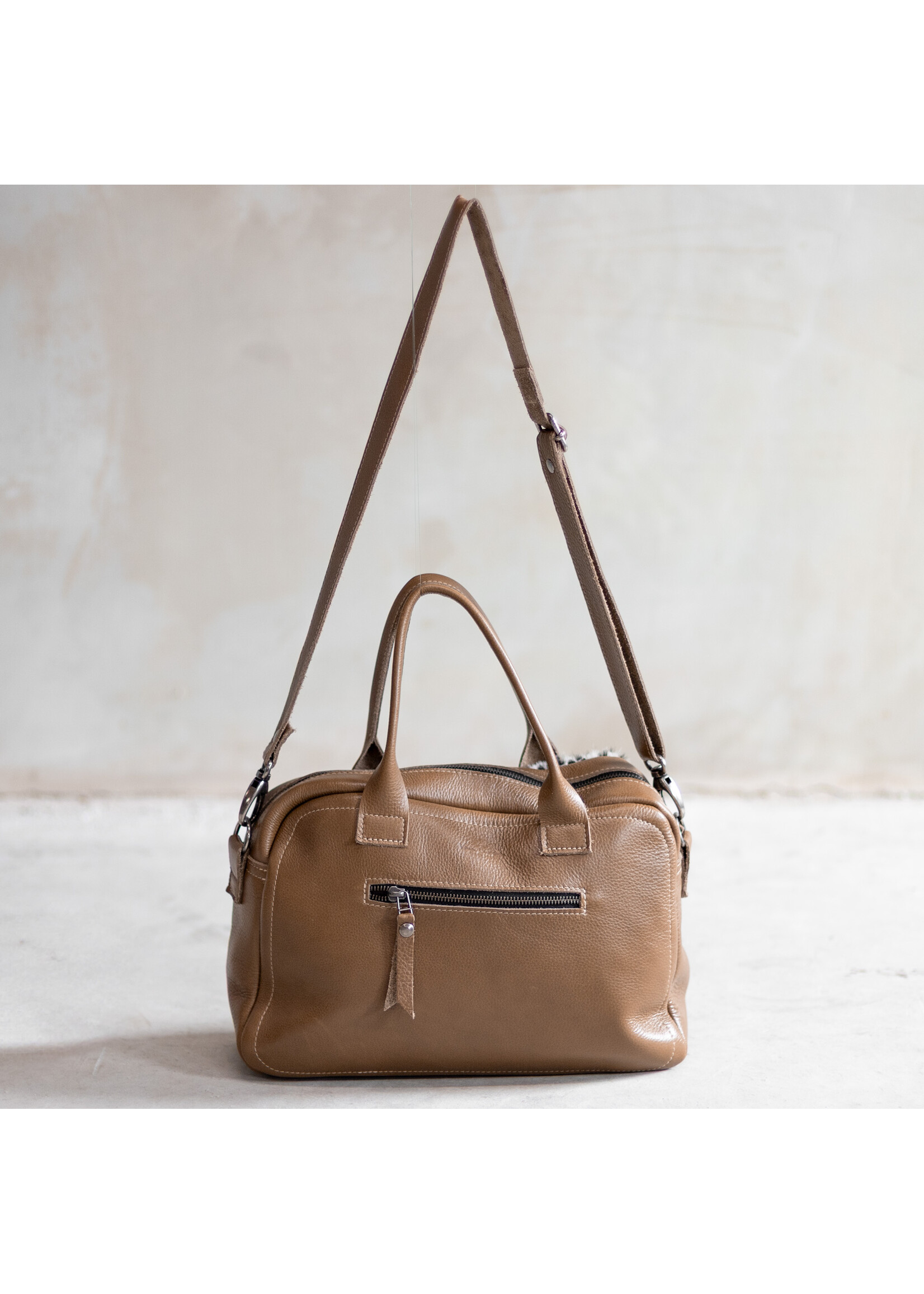 Van Buren sinds 1861 Schoudertas Milou van Zand Leder en Dalmatiër Print Koeienhuid