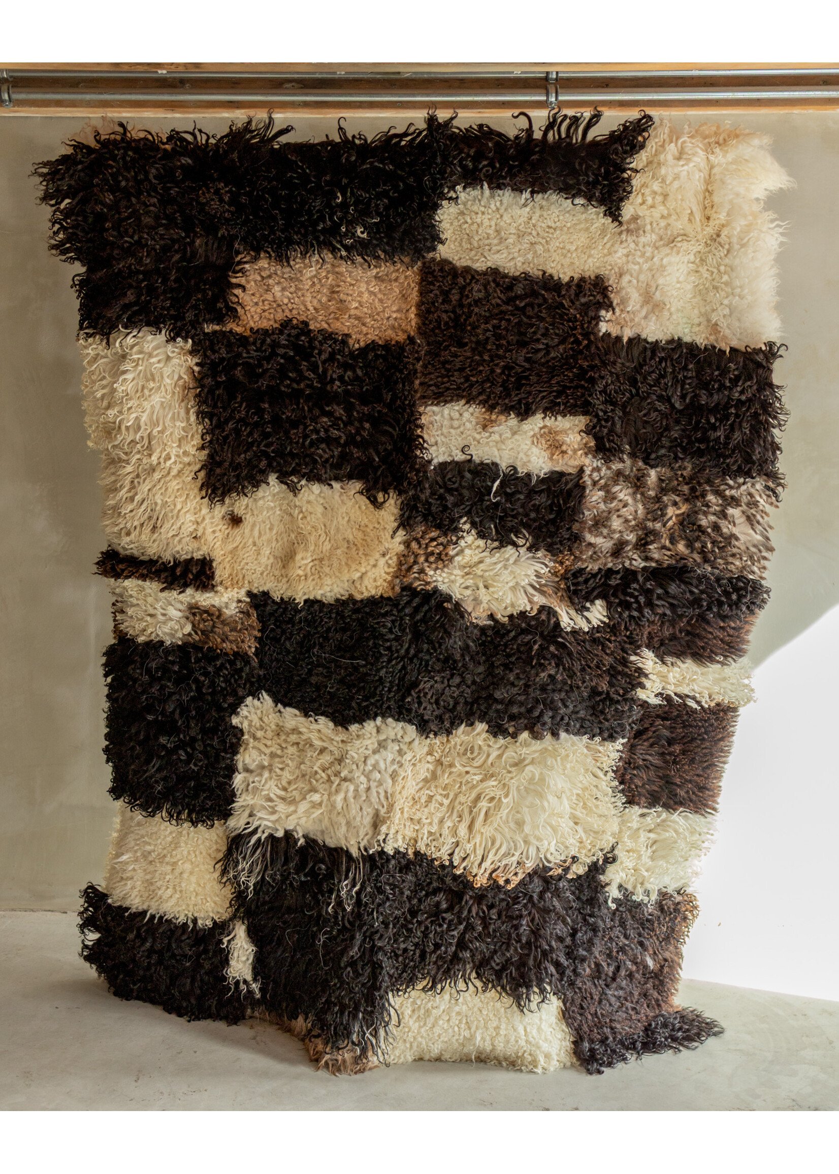 Van Buren sinds 1861 Uniquely Photographed Sheepskin Rug - Curly/Mountain Sheep - 200x150 cm - SKK-184