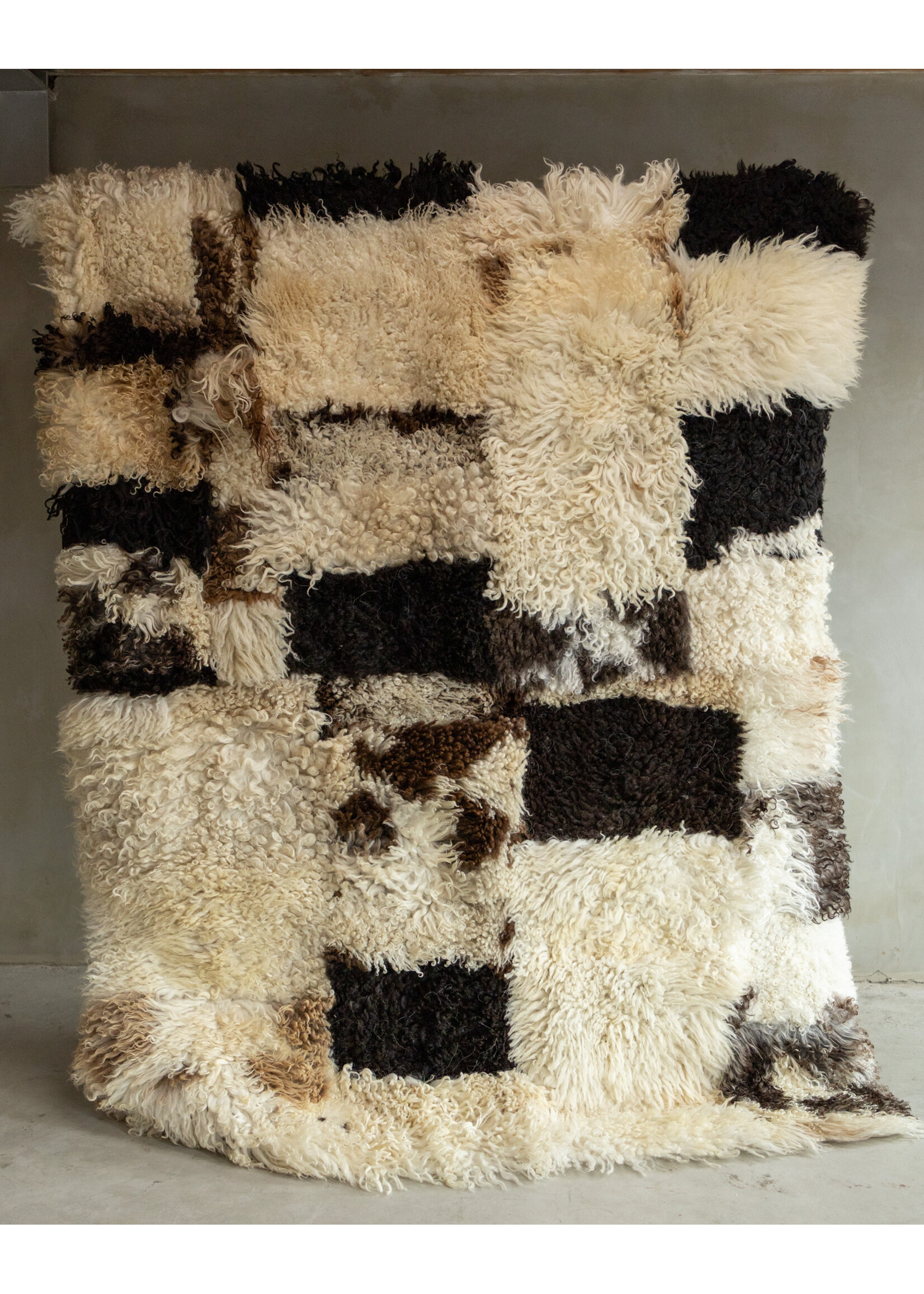 Van Buren sinds 1861 Uniquely Photographed Sheepskin Rug - Curly/Mountain Sheep - 200x150 cm - SKK-191