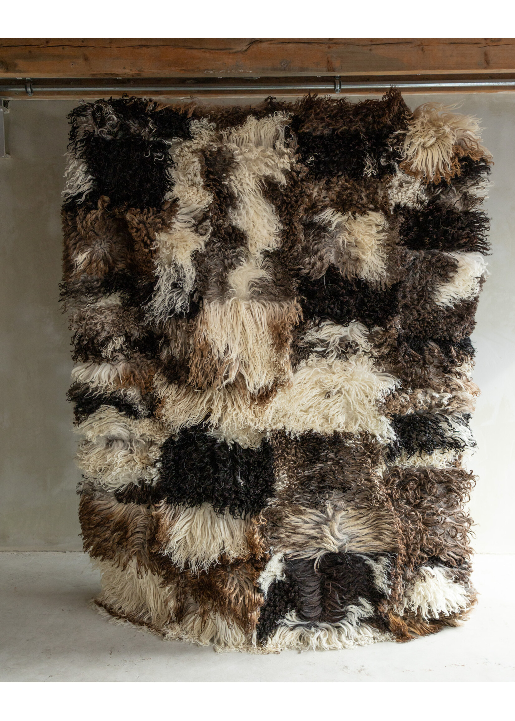 Van Buren sinds 1861 Uniquely Photographed Sheepskin Rug - Curly/Mountain Sheep - 200x150 cm - SKK-180