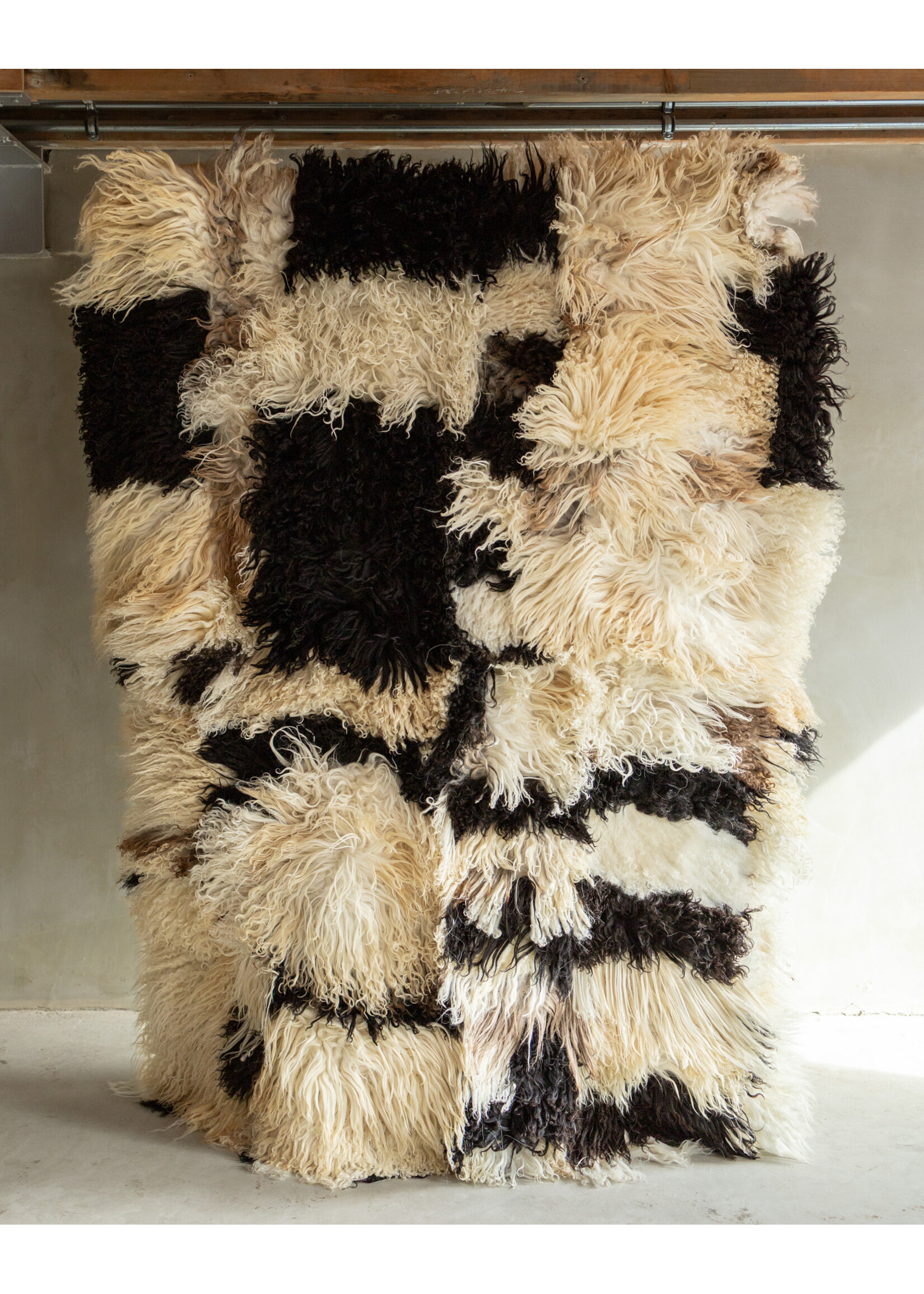 Van Buren sinds 1861 Uniquely Photographed Sheepskin Rug - Curly/Mountain Sheep - 200x150 cm - SKK-187