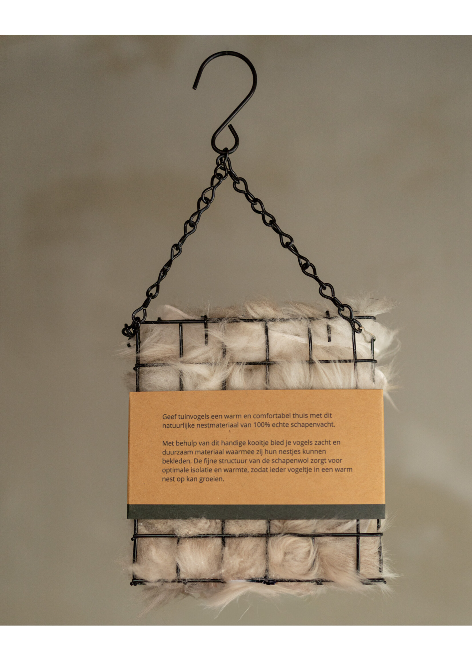 Van Buren sinds 1861 Nestmateriaal houder voor vogels gevuld met schapenvacht