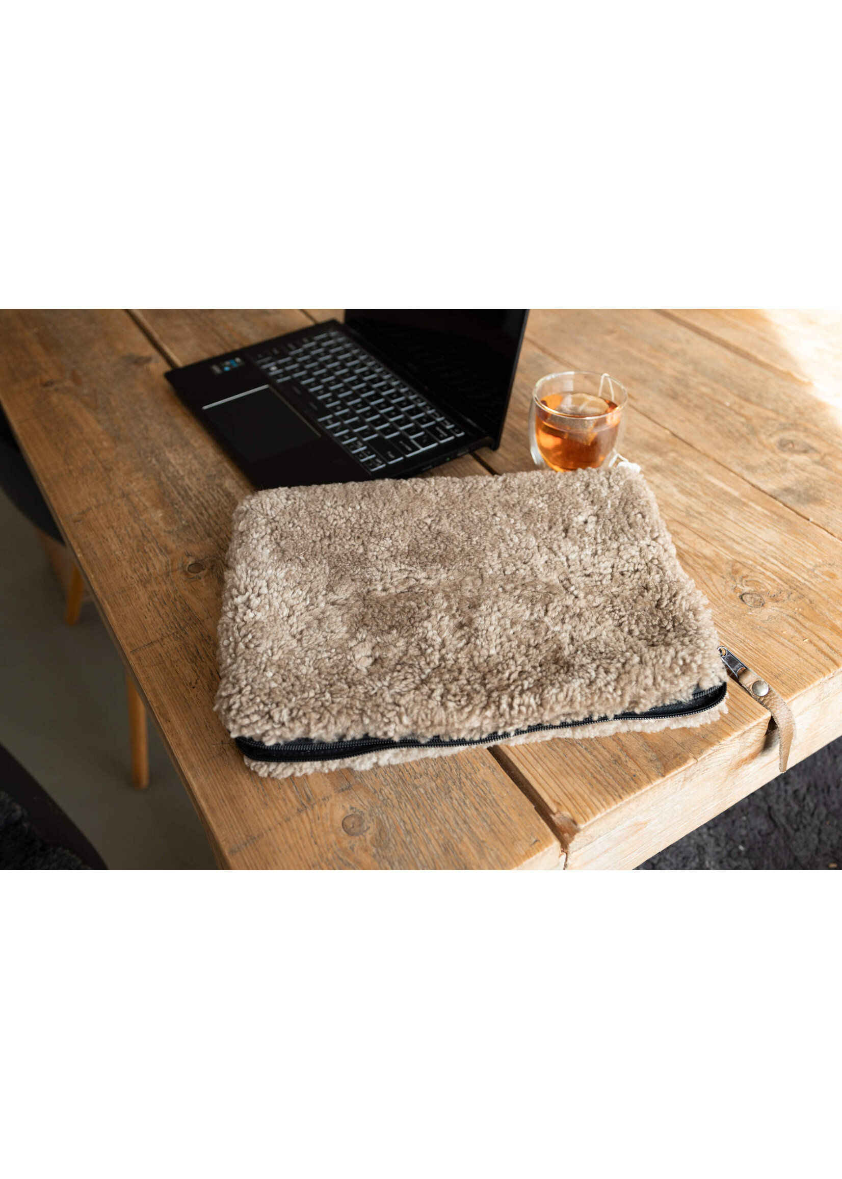 Van Buren sinds 1861 Laptophülle 14 Zoll Taupe aus Crossbreed-Schaffell